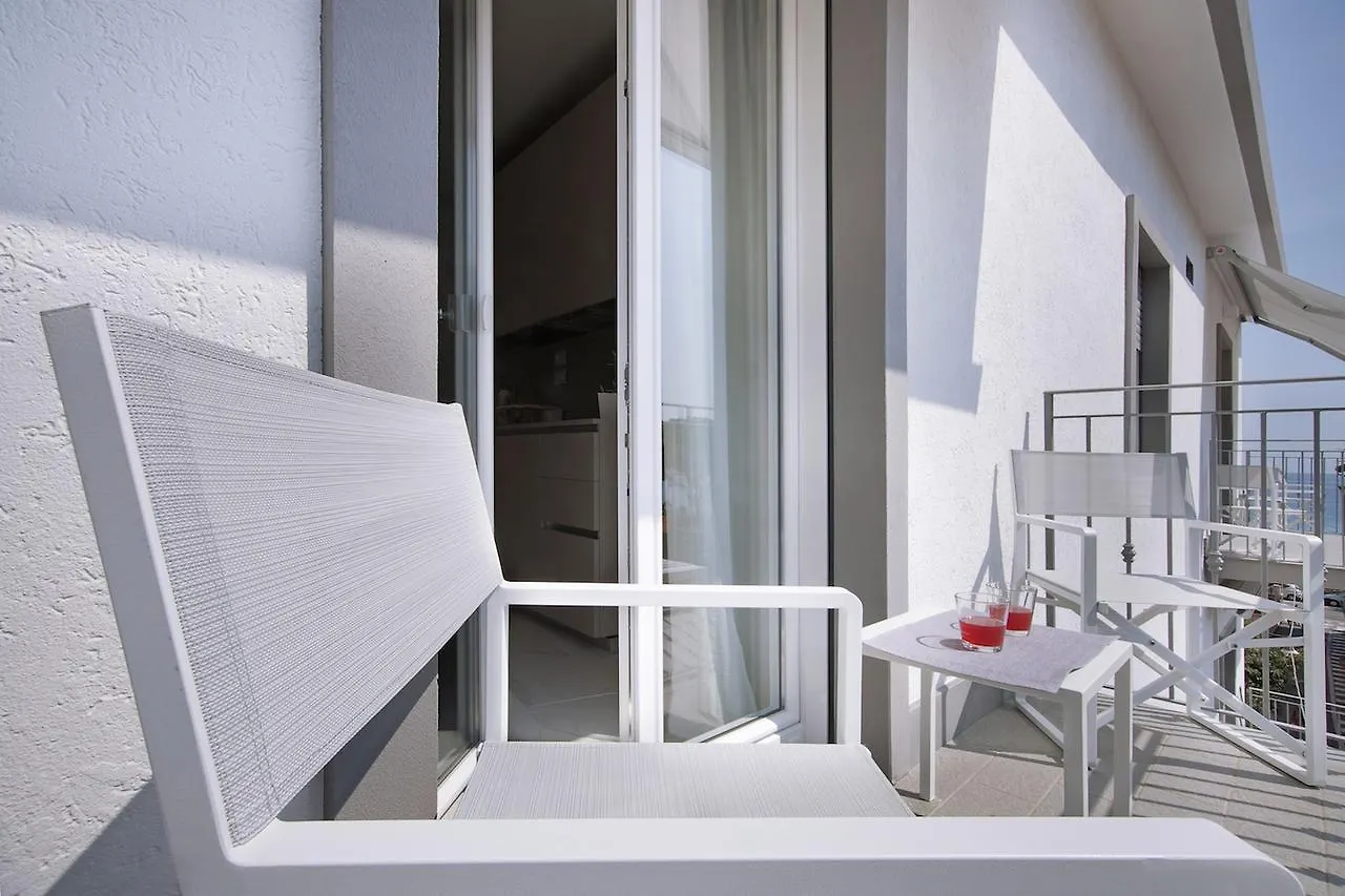 Residence Dolcemare 3*, Laigueglia Italy